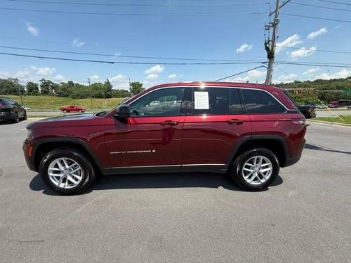 2025 Jeep Grand Cherokee Laredo