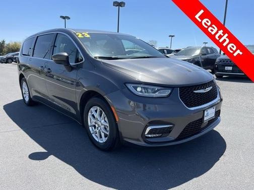 2023 Chrysler Pacifica Touring-L