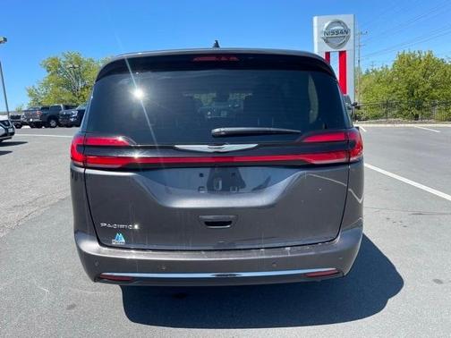 2023 Chrysler Pacifica Touring-L