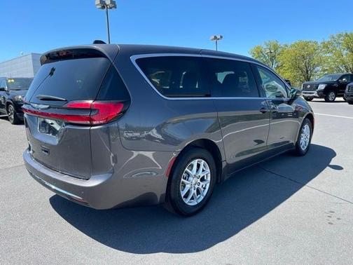 2023 Chrysler Pacifica Touring-L