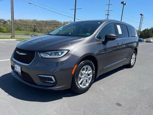 2023 Chrysler Pacifica Touring-L