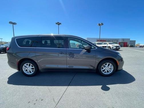 2023 Chrysler Pacifica Touring-L