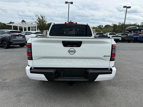 2025 Nissan Frontier SV