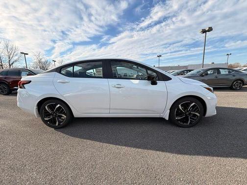 Aspen White 2025 Nissan Versa 1.6 SR