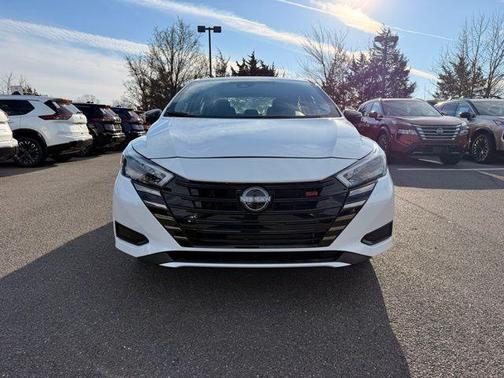 Aspen White 2025 Nissan Versa 1.6 SR