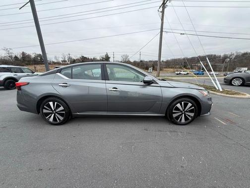 2022 Nissan Altima 2.5 SV