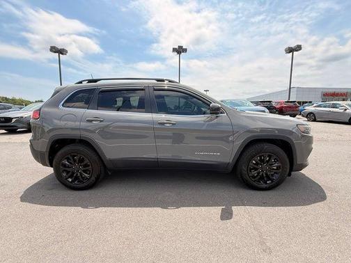 Sting Gray Clearcoat 2022 Jeep Cherokee Latitude Lux