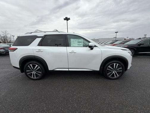 2025 Nissan Pathfinder Platinum
