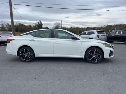 2025 Nissan Altima SR