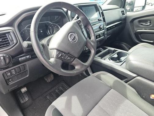2023 Nissan Titan SV