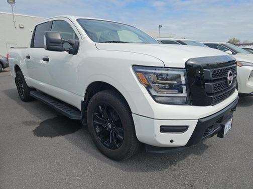 2023 Nissan Titan SV