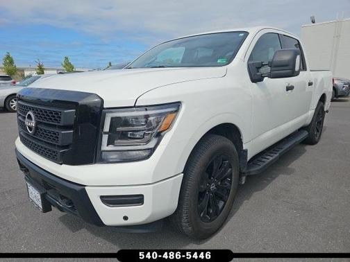 2023 Nissan Titan SV