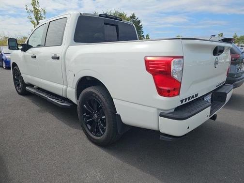 2023 Nissan Titan SV