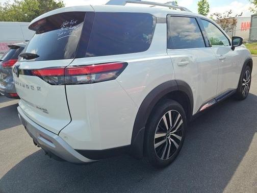 2024 Nissan Pathfinder Platinum