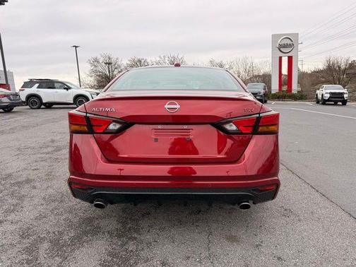 Scarlet Ember 2024 Nissan Altima 2.5 SR