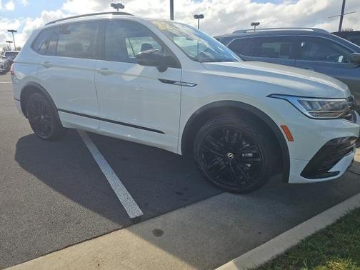 2022 Volkswagen Tiguan 2.0T SE R-Line Black