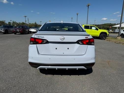 2025 Nissan Versa 1.6 SR