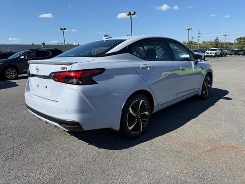 2025 Nissan Versa 1.6 SR