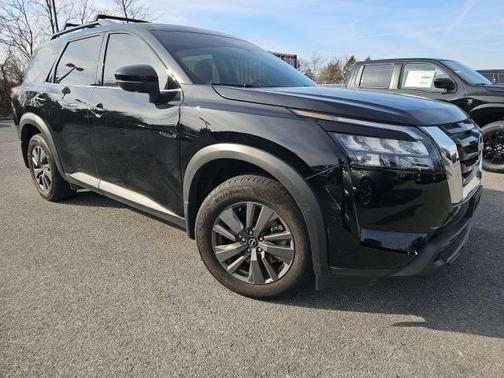 2024 Nissan Pathfinder SV
