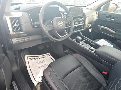 2024 Nissan Pathfinder Platinum
