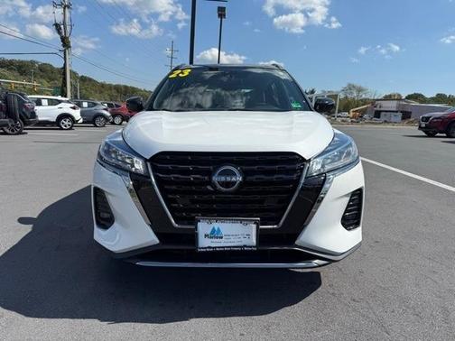 2023 Nissan Kicks SR