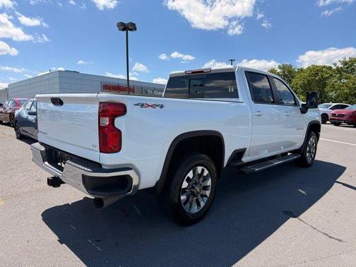 Iridescent Pearl Tricoat 2022 Chevrolet Silverado 2500 LT