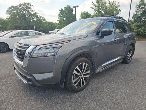 2t Gun Blk Roof 2025 Nissan Pathfinder Platinum