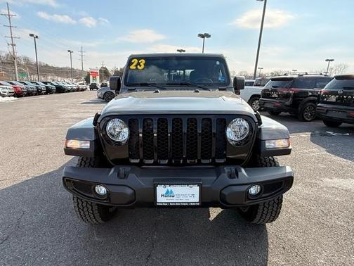 2023 Jeep Gladiator Sport
