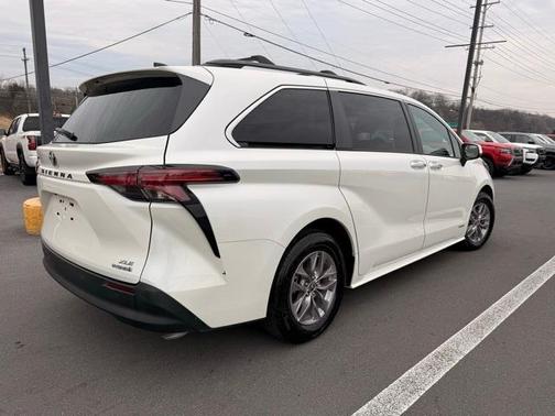 2021 Toyota Sienna XLE