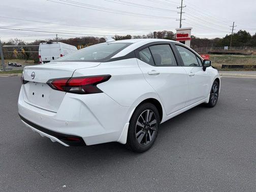 Aspen White 2025 Nissan Versa 1.6 SV
