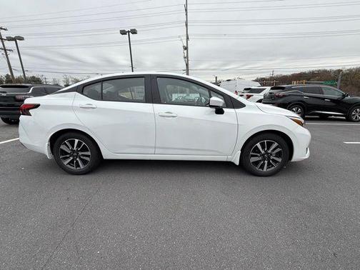 Aspen White 2025 Nissan Versa 1.6 SV