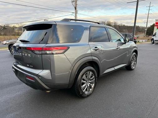2024 Nissan Pathfinder SV
