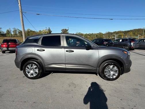 2025 Nissan Kicks S