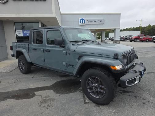 2025 Jeep Gladiator Sport S