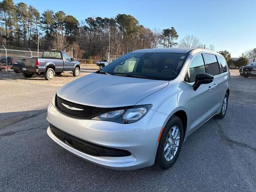 2026 Chrysler Voyager LX