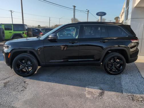 Diamond Black Crystal Pearlcoat 2026 Jeep Grand Cherokee Limited