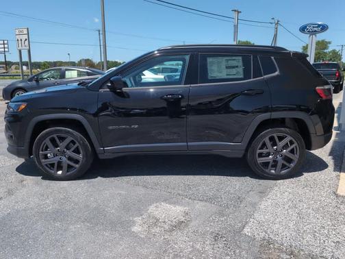 Diamond Black Crystal Pearlcoat 2026 Jeep Compass Sport