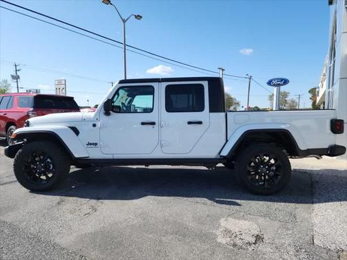 2025 Jeep Gladiator Nighthawk