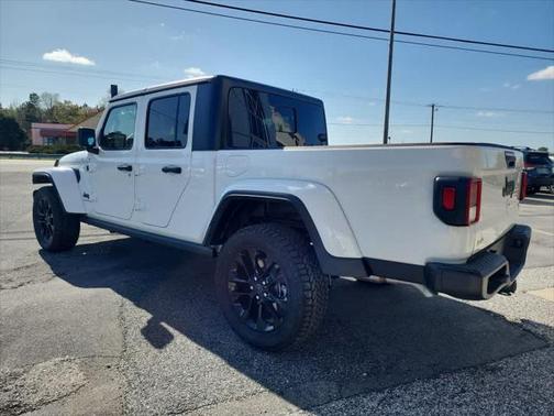 2025 Jeep Gladiator Nighthawk