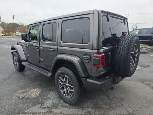2026 Jeep Wrangler 4-Door Sahara 4x4