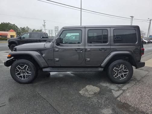 2026 Jeep Wrangler 4-Door Sahara 4x4