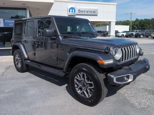 Granite Crystal Metallic Clearcoat 2026 Jeep Wrangler 4-Door Sahara 4x4