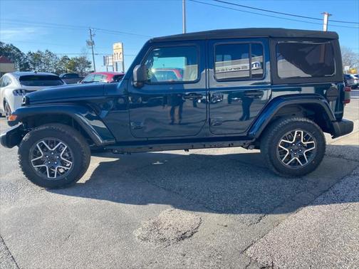 2025 Jeep Wrangler 4-Door Sahara 4x4