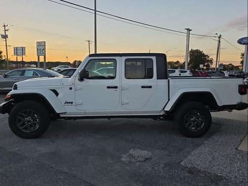 2025 Jeep Gladiator Sport S