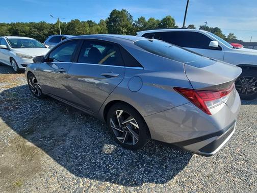 2024 Hyundai ELANTRA Limited