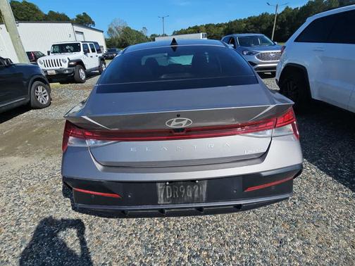 2024 Hyundai ELANTRA Limited