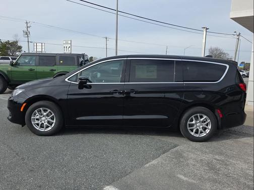 2026 Chrysler Voyager LX
