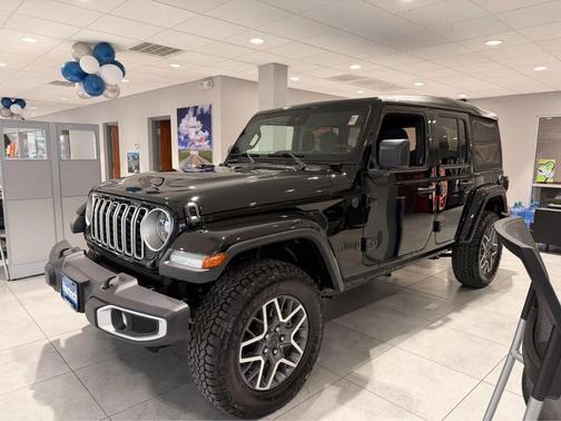 2025 Jeep Wrangler 4-Door Sahara 4x4