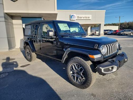 2025 Jeep Wrangler 4-Door Sahara 4x4