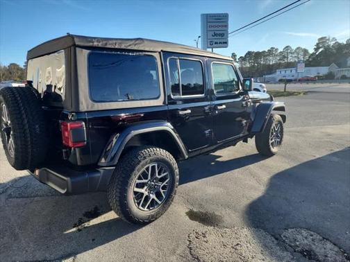 2025 Jeep Wrangler 4-Door Sahara 4x4